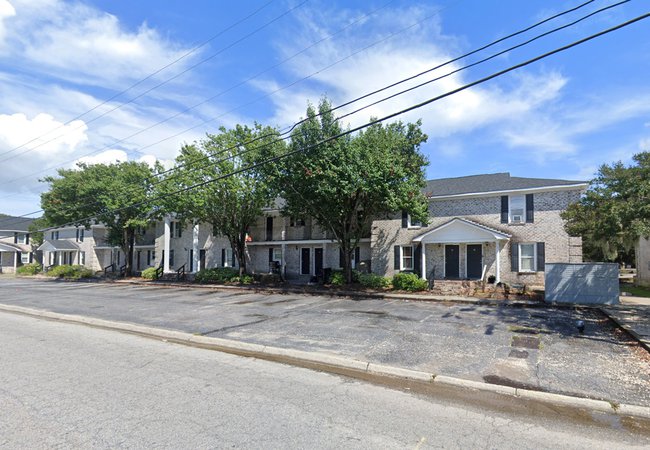 signage at Towne West Manor features spacious two & three bedroom apartment homes